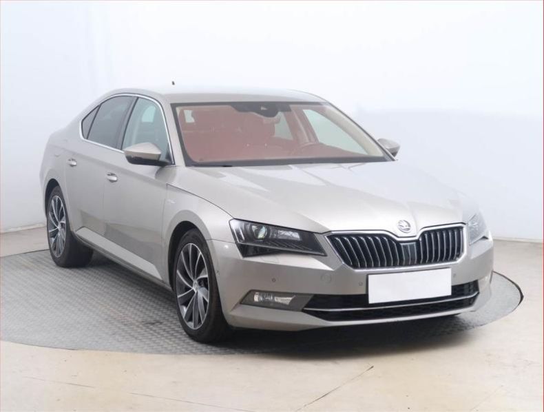 Škoda Superb - hlavní foto