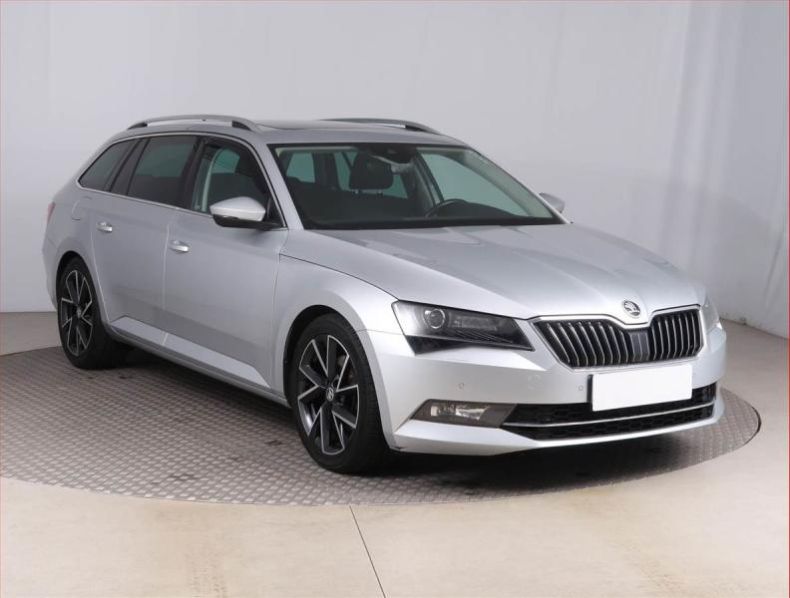 Škoda Superb - hlavní foto
