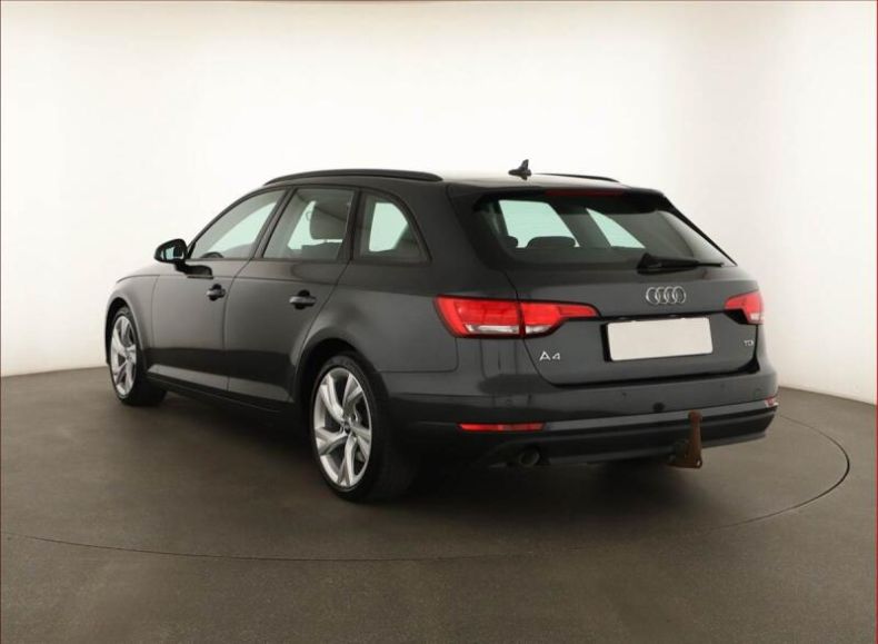 Audi A4 - hlavní fotka