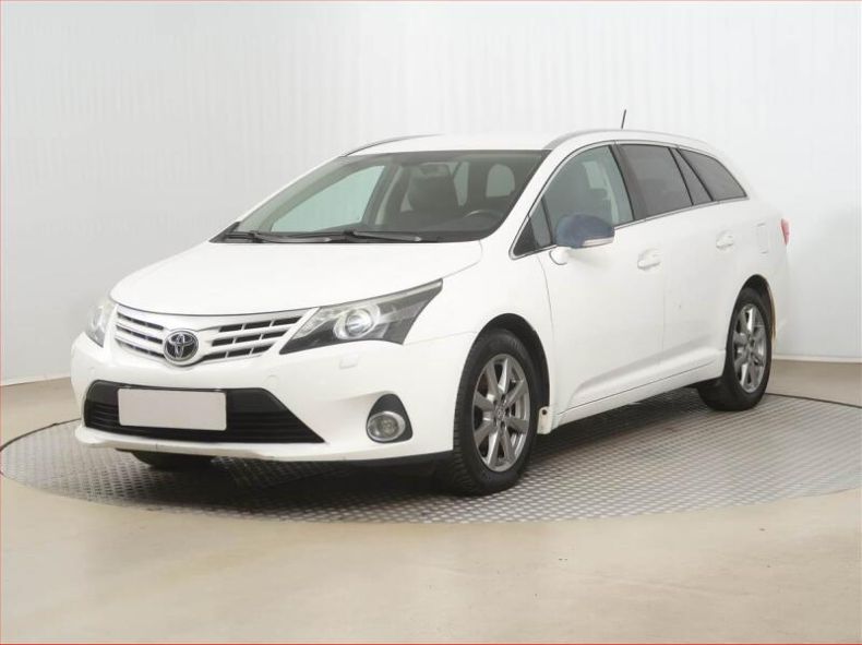 Toyota Avensis - hlavní fotka