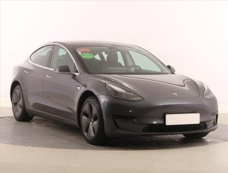 Tesla Model 3 - hlavní foto