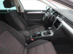 Volkswagen Passat - fotka číslo 8