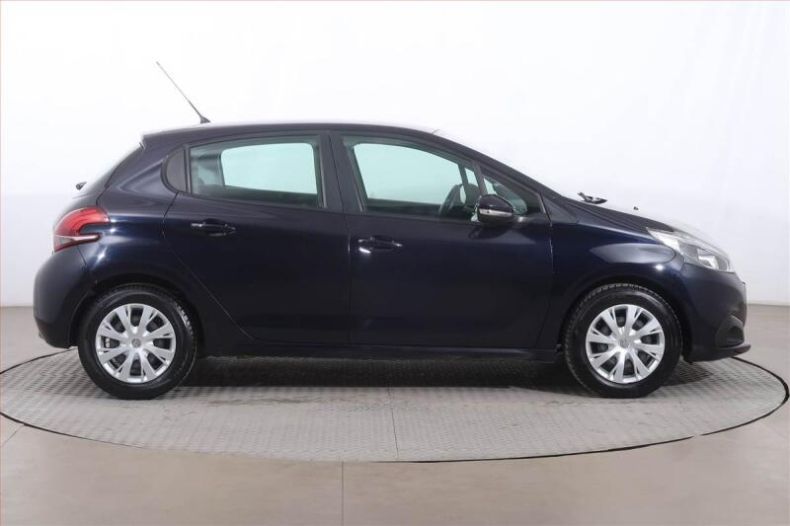 Peugeot 208 - hlavní fotka