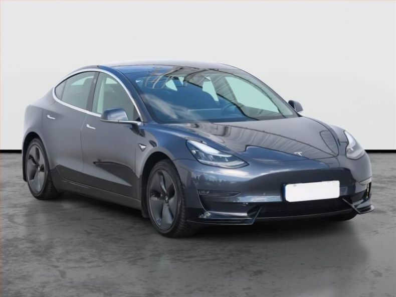 Tesla Model 3 - hlavní foto