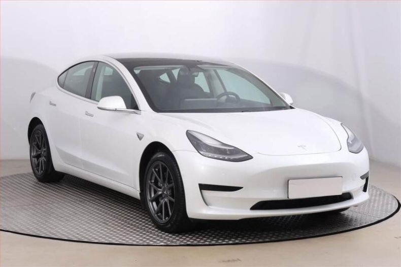 Tesla Model 3 - hlavní foto