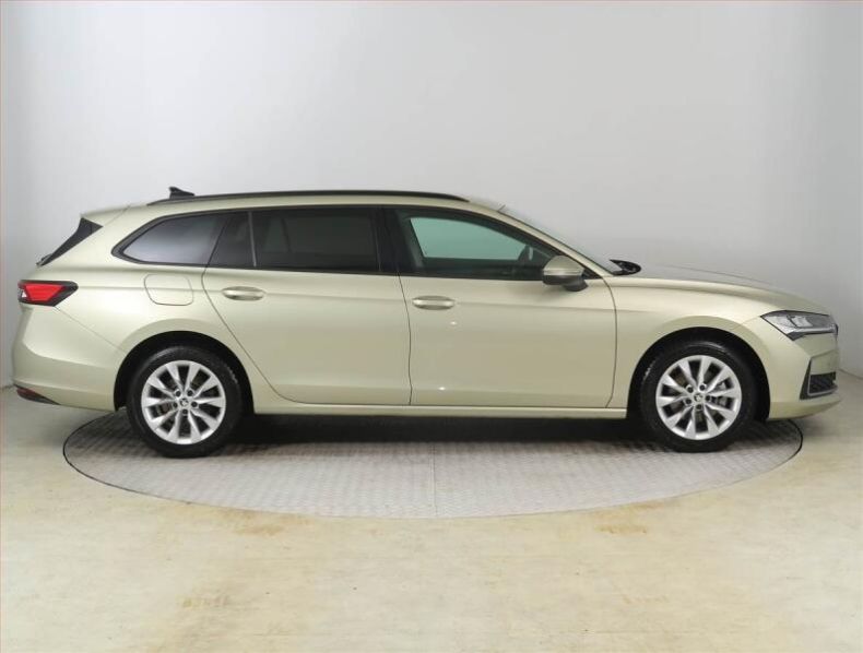 Škoda Superb - hlavní fotka