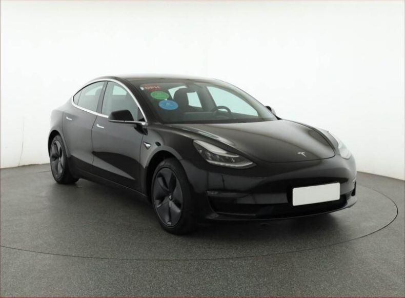 Tesla Model 3 - hlavní foto