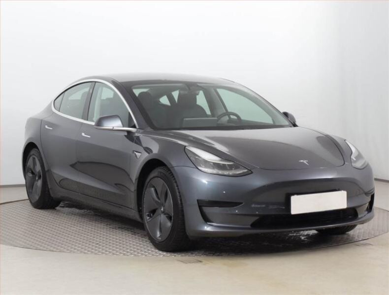 Tesla Model 3 - hlavní foto