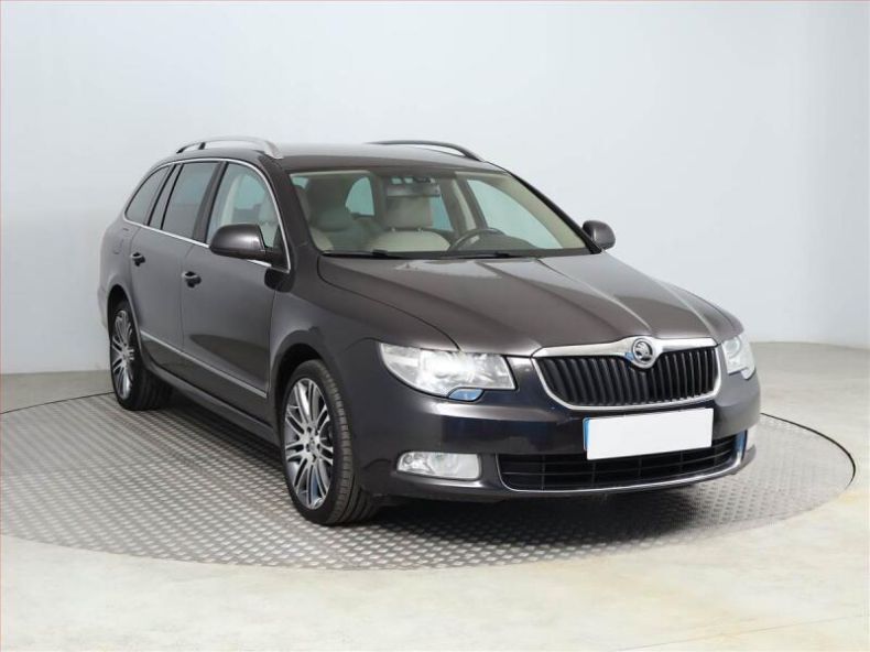 Škoda Superb - hlavní foto