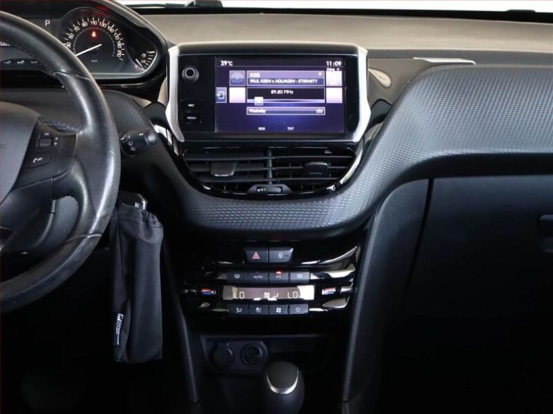 Peugeot 2008 - hlavní fotka