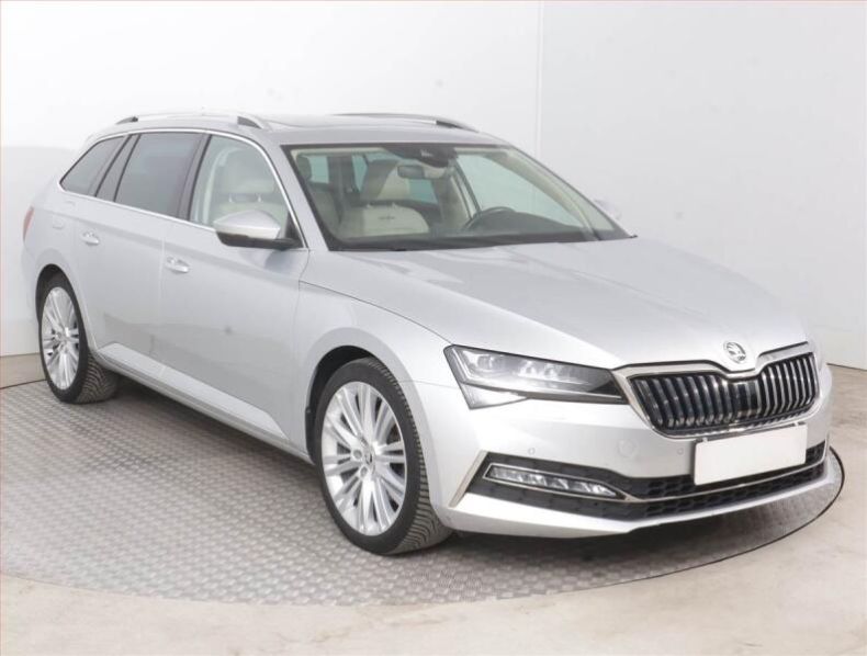 Škoda Superb - hlavní foto