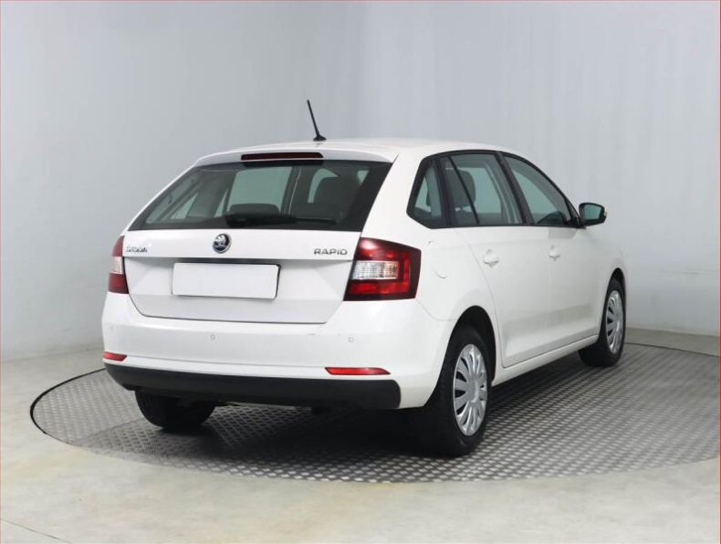 Škoda Rapid - hlavní fotka