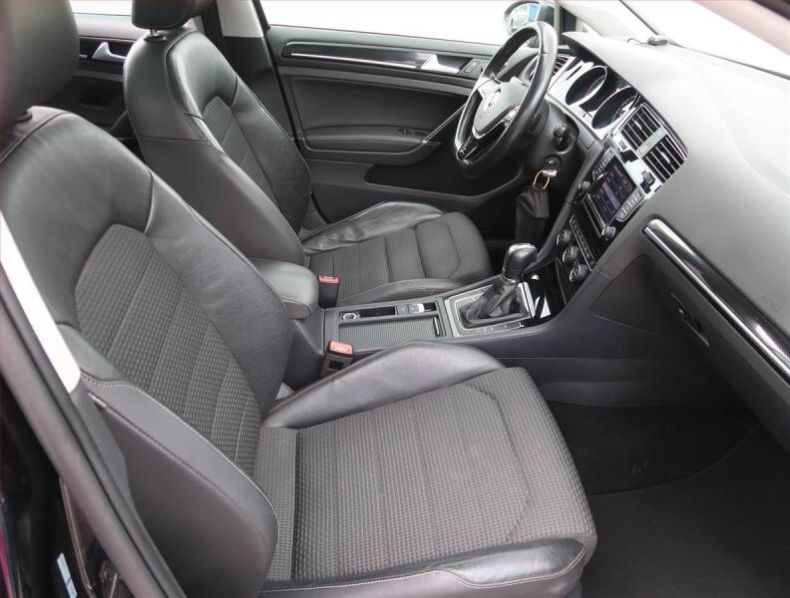 Volkswagen Golf - hlavní fotka