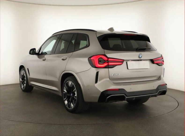 BMW iX3 - hlavní fotka