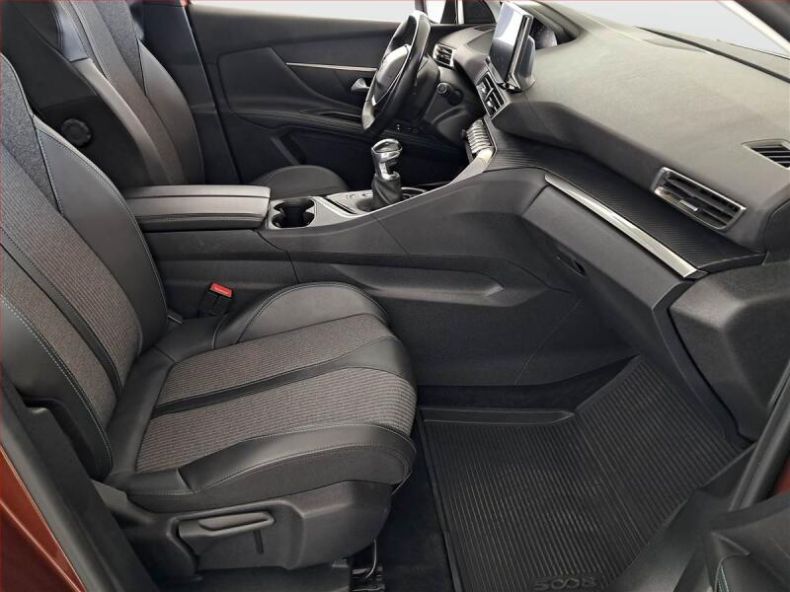 Peugeot 5008 - hlavní fotka