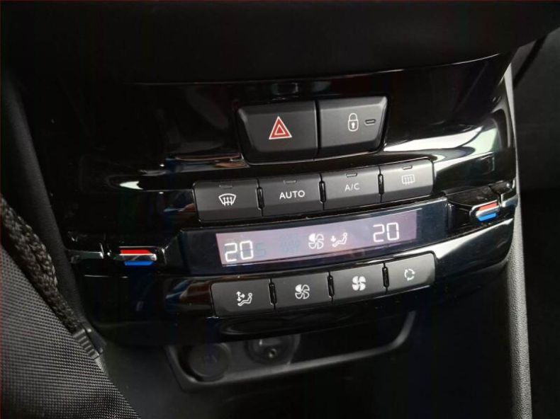 Peugeot 208 - hlavní fotka