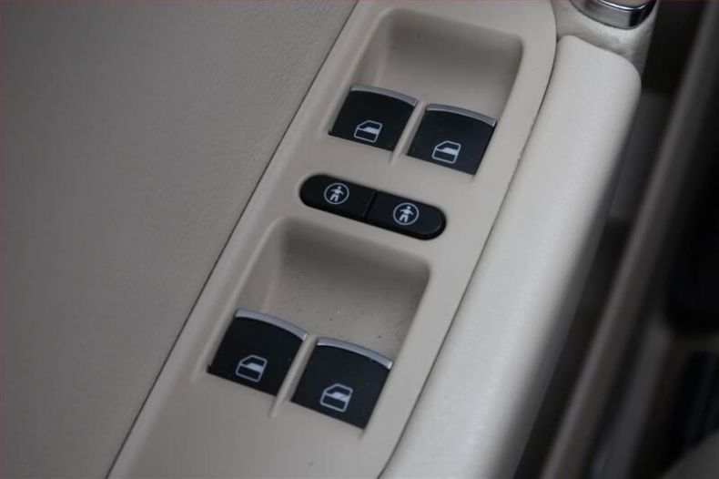 Volkswagen Touareg - hlavní fotka