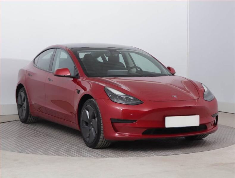Tesla Model 3 - hlavní foto