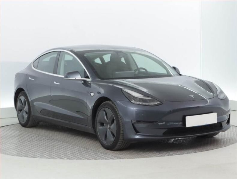 Tesla Model 3 - hlavní fotka