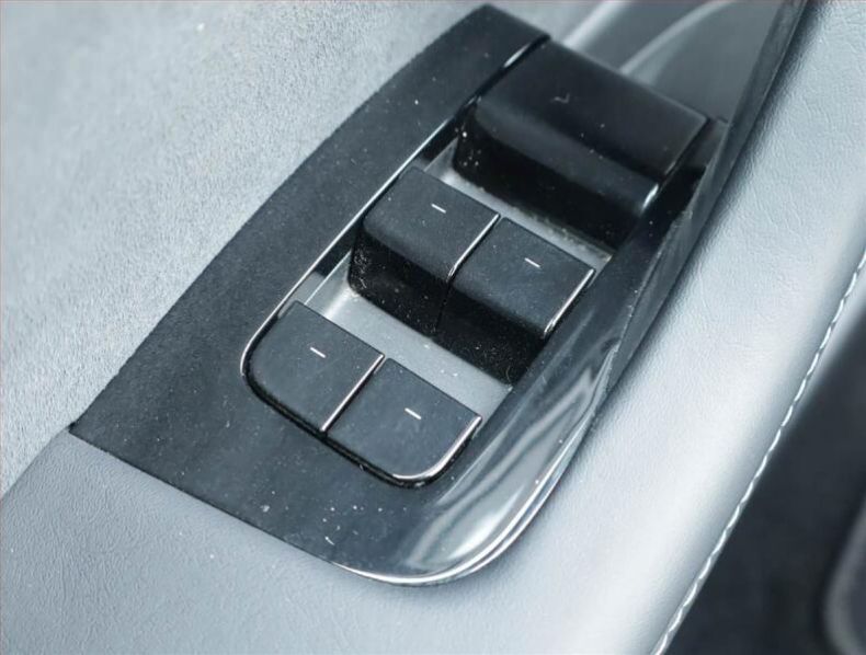 Tesla Model 3 - hlavní fotka