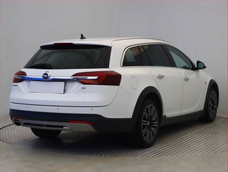 Opel Insignia - hlavní fotka