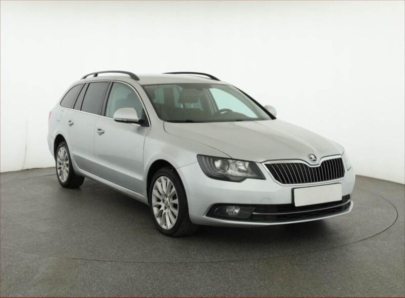 Škoda Superb - hlavní foto