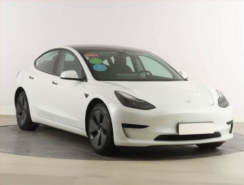 Tesla Model 3 - hlavní foto
