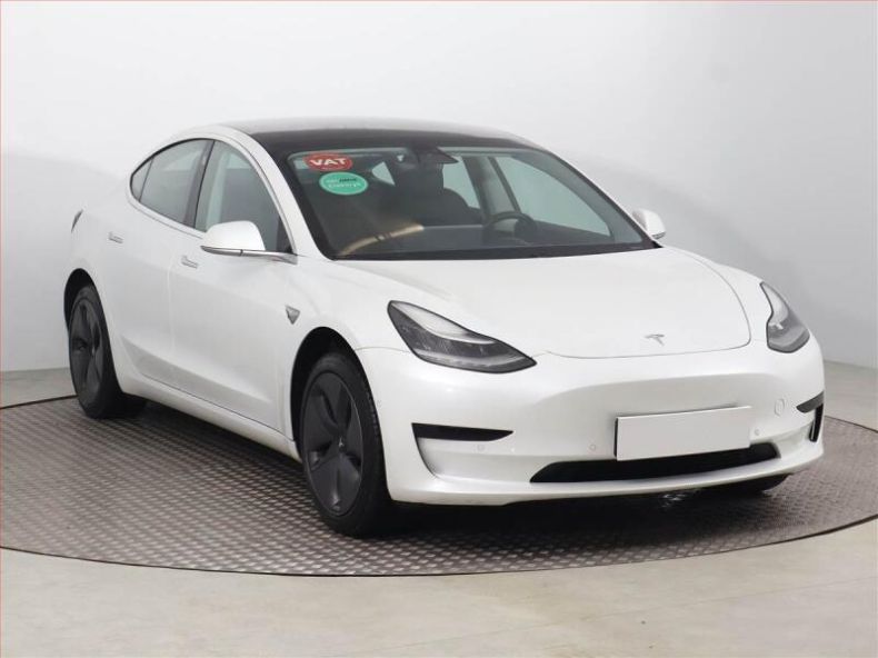 Tesla Model 3 - hlavní foto