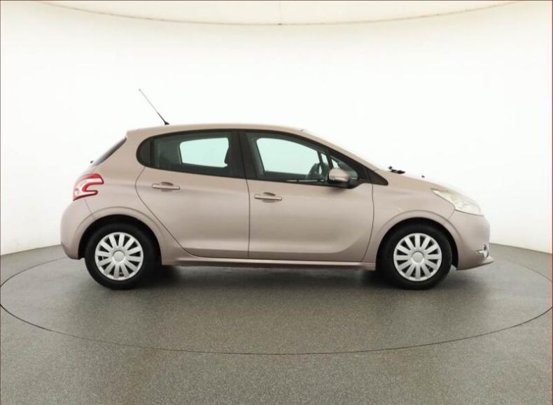 Peugeot 208 - hlavní fotka