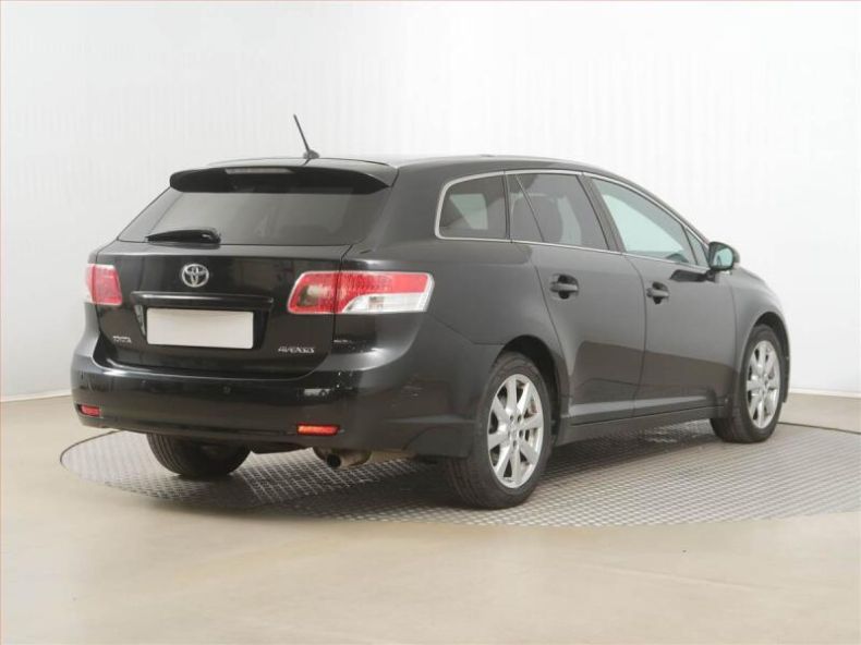 Toyota Avensis - hlavní fotka