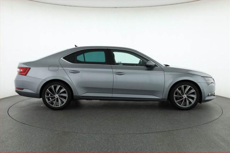Škoda Superb - hlavní fotka