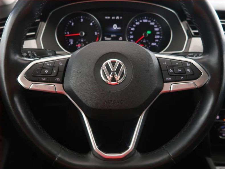 Volkswagen Passat - hlavní fotka