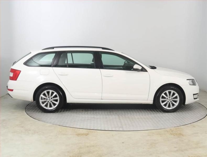 Škoda Octavia - hlavní fotka