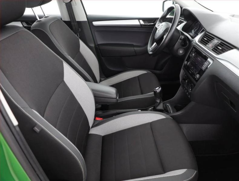 Škoda Rapid - hlavní fotka