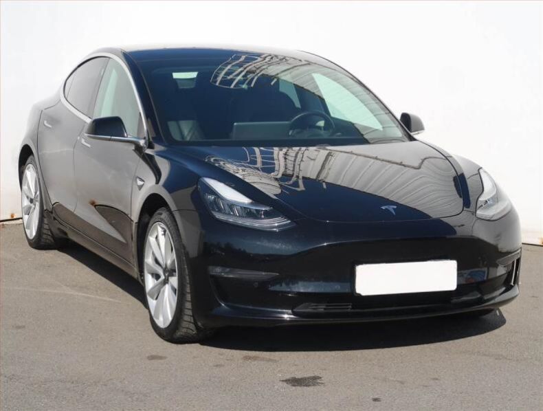 Tesla Model 3 - hlavní fotka