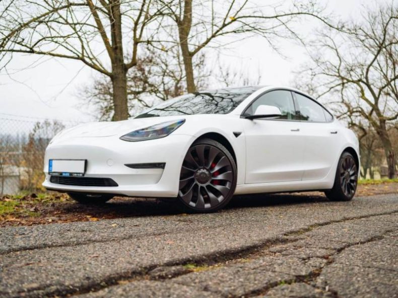 Tesla Model 3 - hlavní foto