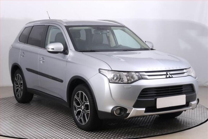 Mitsubishi Outlander - hlavní foto