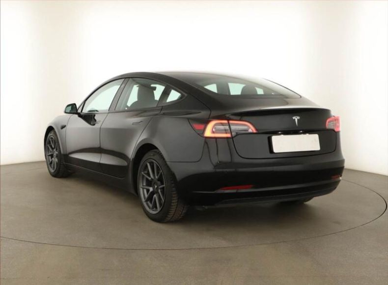 Tesla Model 3 - hlavní fotka