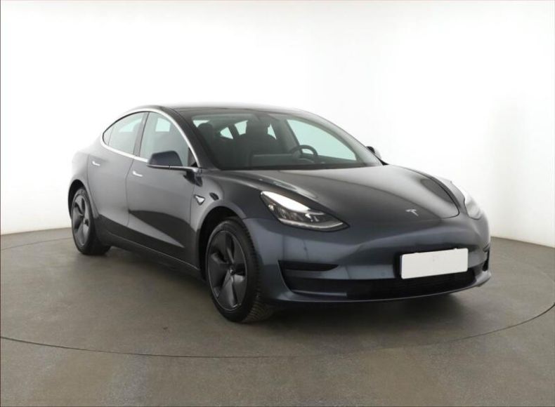 Tesla Model 3 - hlavní foto