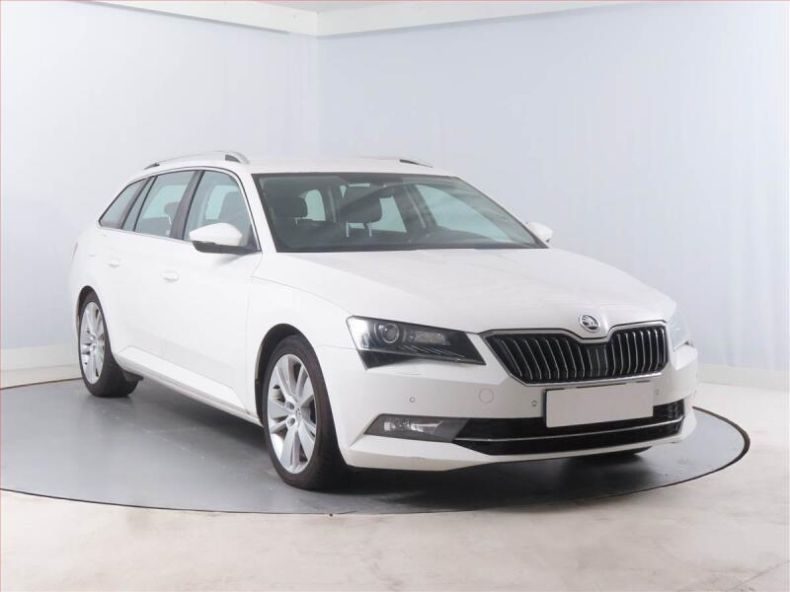 Škoda Superb - hlavní foto
