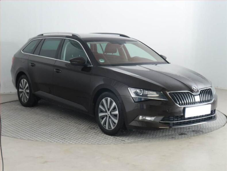 Škoda Superb - hlavní foto