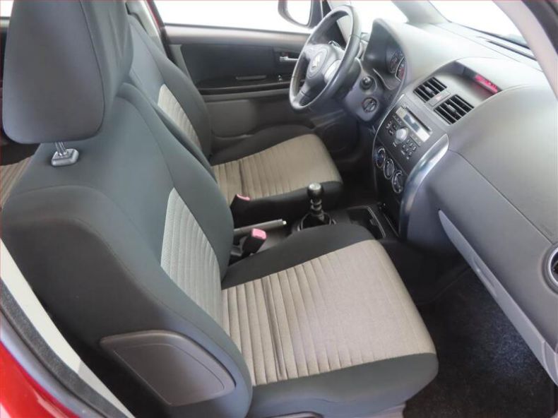 Suzuki SX4 - hlavní fotka