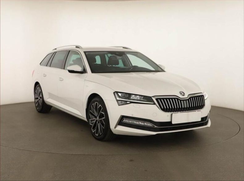Škoda Superb - hlavní foto