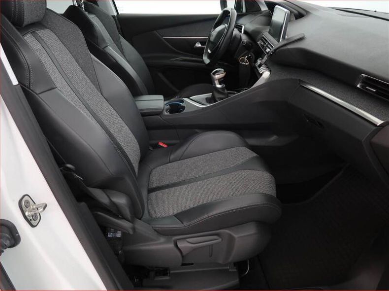 Peugeot 5008 - hlavní fotka