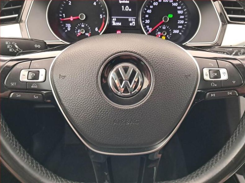 Volkswagen Passat - hlavní fotka