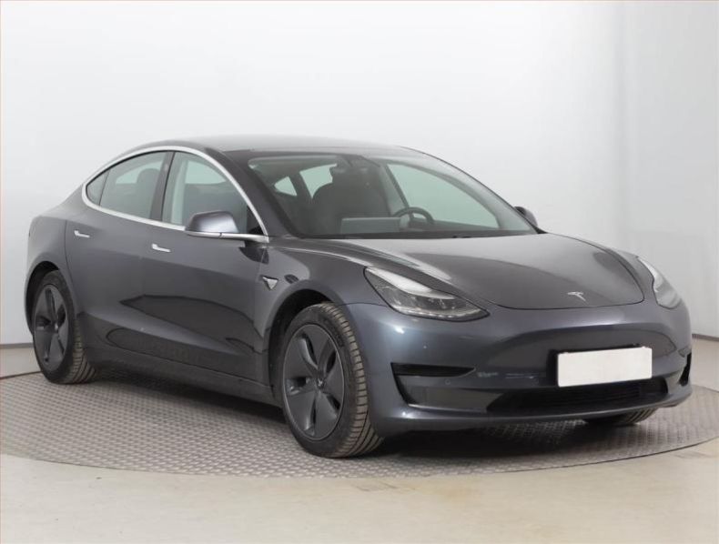 Tesla Model 3 - hlavní fotka inzerátu
