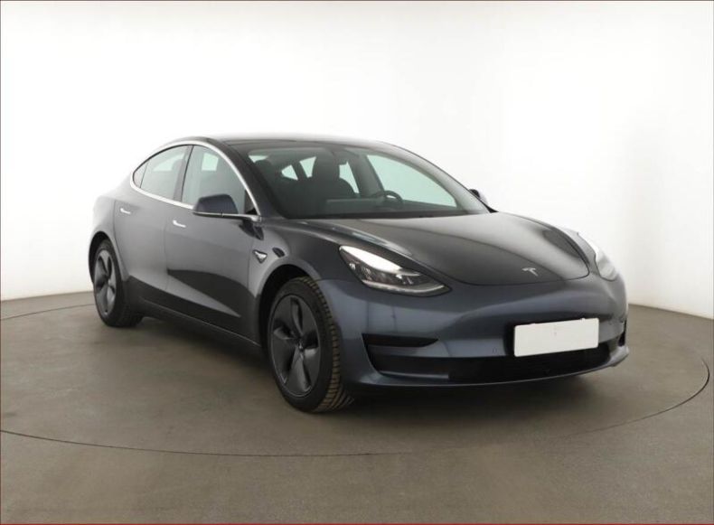 Tesla Model 3 - hlavní foto