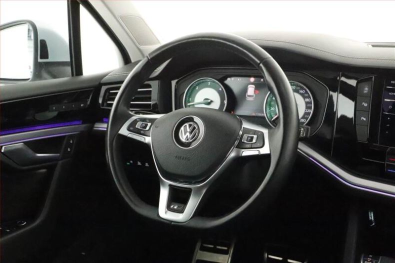 Volkswagen Touareg - hlavní fotka