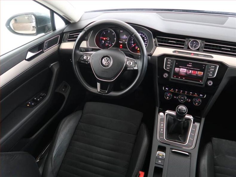 Volkswagen Passat - hlavní fotka