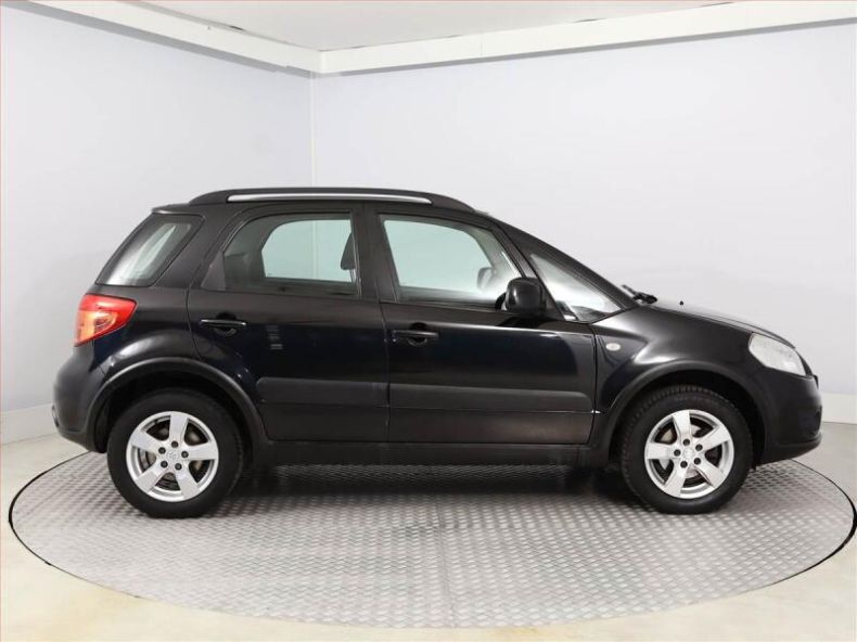 Suzuki SX4 - hlavní fotka